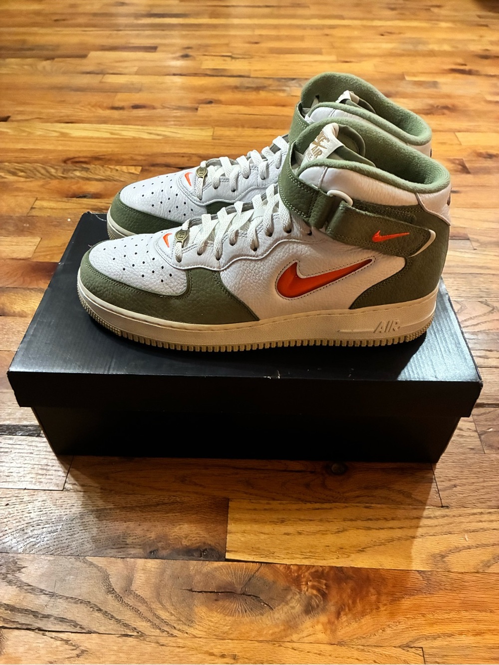 Nike Mens High-Top Sneakers in Olive Green, White & Orange